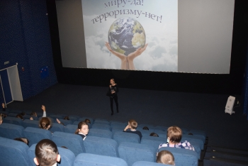 "Миру-да, терроризму-нет" Кинотеатр Космос Заинск